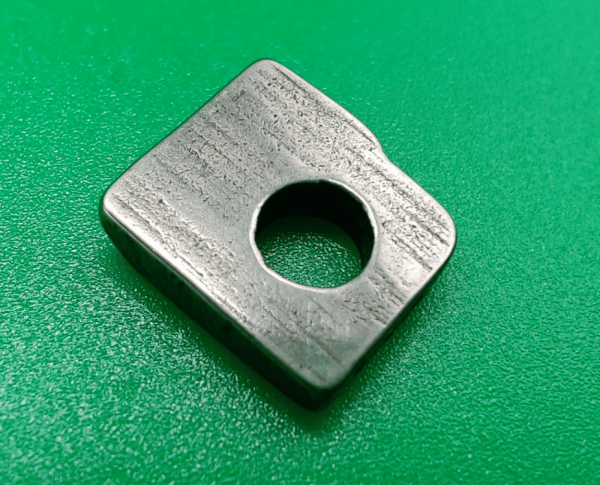 Прижимная пластина 2610-4-4 от магазина Promily в Владикавказе